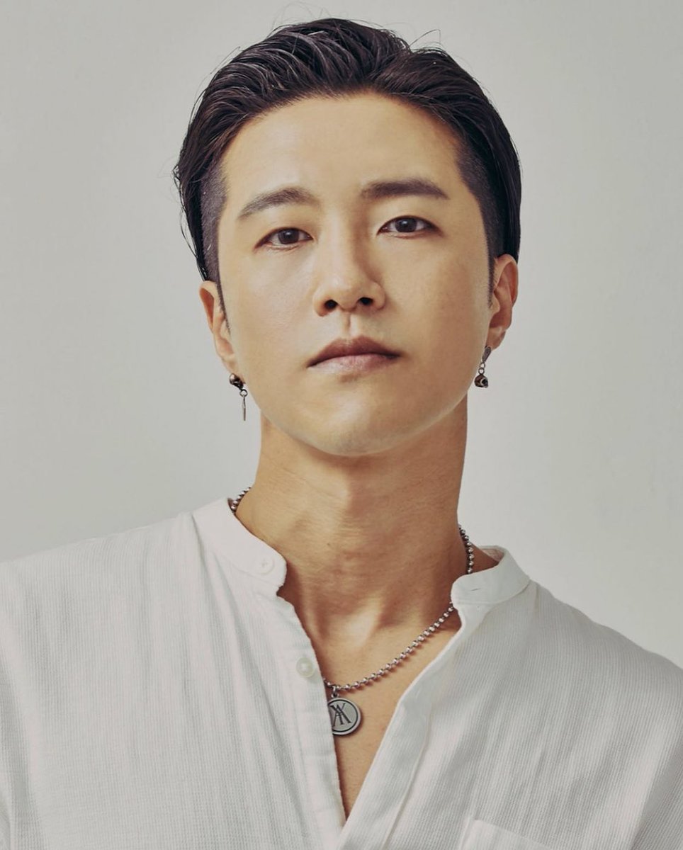 alba-on-twitter-the-dancer-that-was-jennie-s-partner-for-her-solo