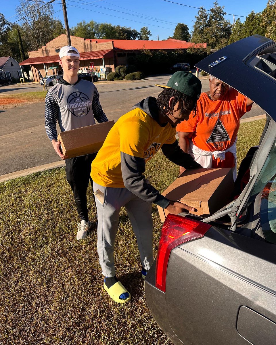 GSW_MBASKETBALL's tweet photo. Menโs Basketball was in Plains, GA for their monthly food bank passing out free food to the community! #CanesintheCommunity @HelperHelperApp https://t.co/0pclzaJJXK