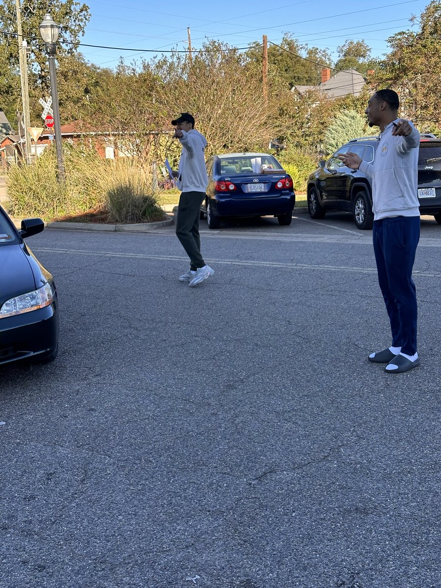 GSW_MBASKETBALL's tweet photo. Menโs Basketball was in Plains, GA for their monthly food bank passing out free food to the community! #CanesintheCommunity @HelperHelperApp https://t.co/0pclzaJJXK