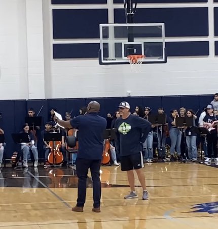kellycoxWLMS's tweet image. Coach Quillin and Mr. Malone recognizing the outstanding performance of our WLMS football teams!! 💪🏻💪🏻💪🏻 @HumbleISD_WLMS @DrWash_Leads