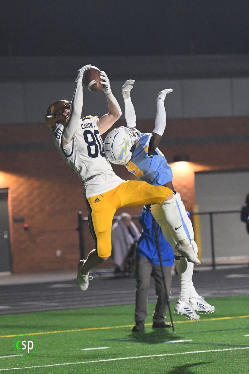 CSPSportsPage's tweet photo. Football: The Captains Win Again. Story and photos now at https://t.co/4mWHK0qq8b @countylchs @CountyChron @lchscaptains @LightridgeABC @LightridgeHS_AD @Lightridge_LCPS @VHSL_ https://t.co/hmXHuunlbi