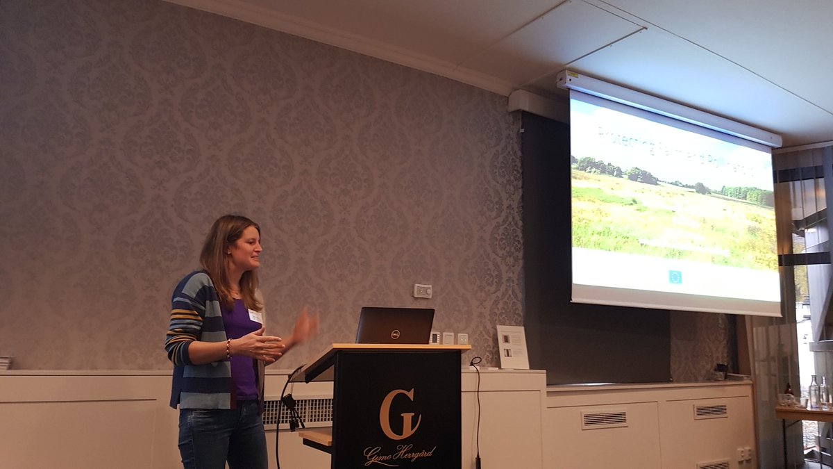 SCAPE_Poll_Ecol's tweet photo. More action on the program of this afternoon session! @SaorlaKK tells us about the protection of farmland pollinators at #SCAPE2022 https://t.co/CGJKsFjJS7