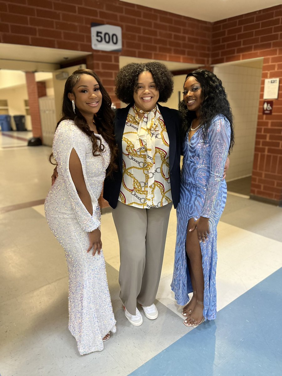 Homecoming 2022, the Lady Titans are beautiful. Congratulations to <a href="/JewelOsborne25/">Jewel ✨</a> for Sophomore Duchess! 💙#TitanUp @coach_wayne5 <a href="/AltamiseLeath/">Coach Leath</a> <a href="/__CoachTy_/">Coach Ty</a>