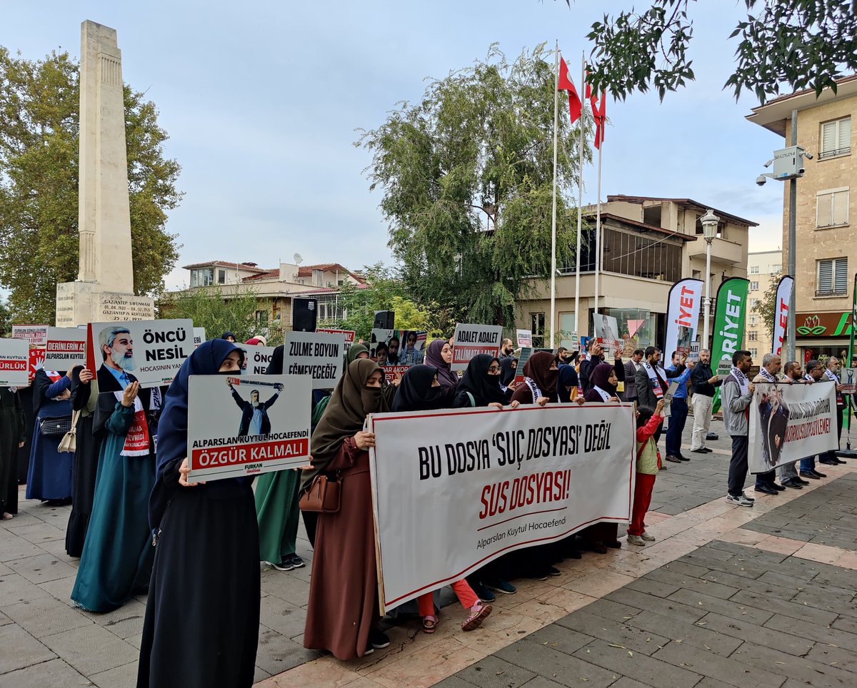 Furkan Hareketi Mensupları olarak Alparslan Kuytul Hocaefendi ve Tutuklu bulunan 9 Kardeşimiz için Adalet Bekleyişi gerçekleştiriyoruz.

📍Yeşilsu Parkı
📅 15 Ekim 2022

#AdaletBekleyişi 
Adalet Nöbetindeyiz
#AlparslanHocayaÖzgürlük

Canlı: youtu.be/86aCw6d9dI8