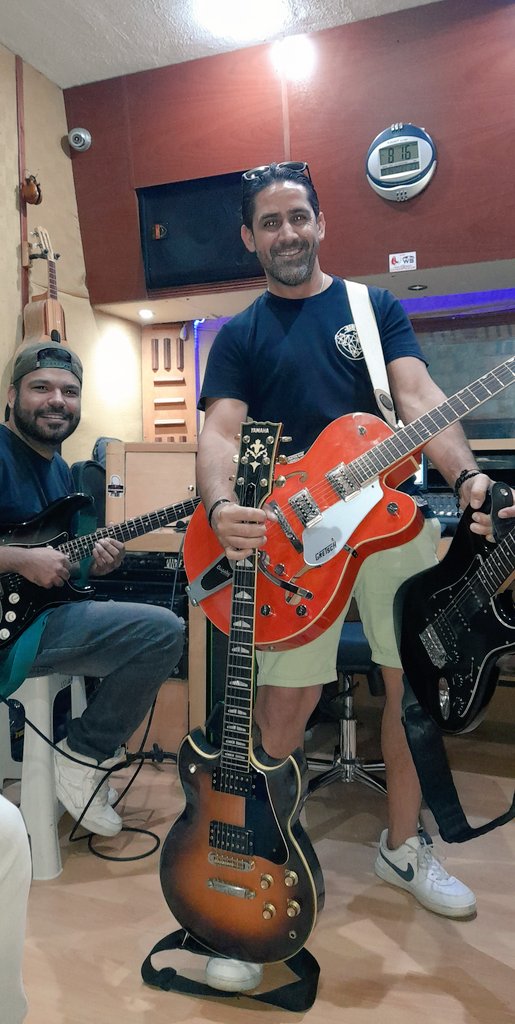 rodolfotq's tweet photo. Grabando ando.. guitarrero🎵 #cadenarecord @dernamusic https://t.co/MWnpUhmJQr
