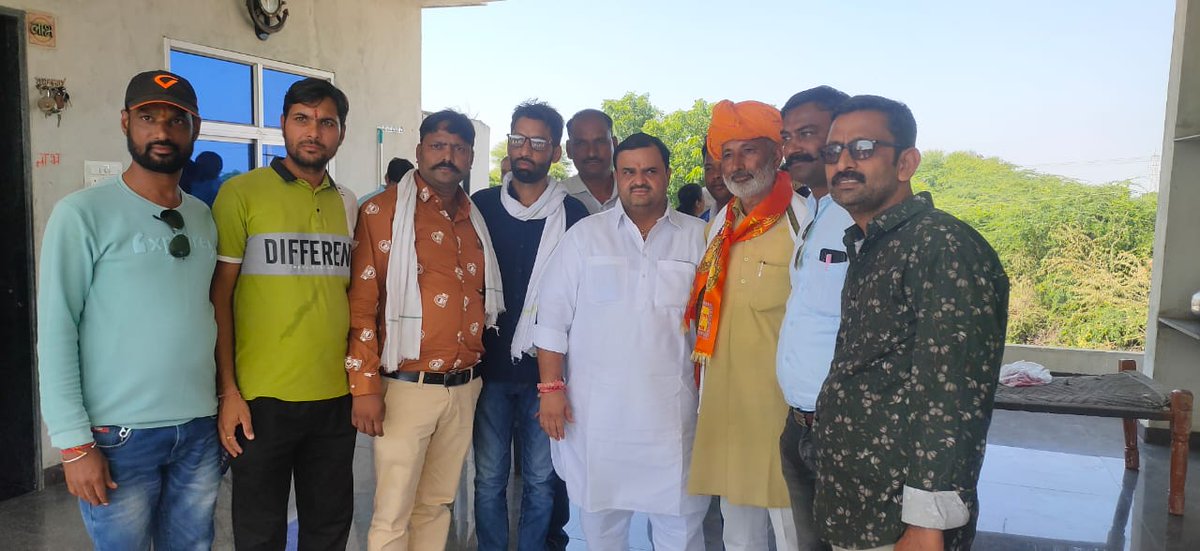 YUVAKARYAKARINI's tweet photo. @dgurjarofficial 
#धीरज_की_गौ_पदयात्रा 
आज प्रदेश भर के ग्राम पंचायत सहायकों ने संयोजक रामजीत् पटेल कोषाध्यक्ष किशोर कुमार यादव एव भीलवाड़ा जिला कार्यकारिणी 
के नेतृत्व में पैदल पदयात्रा मैं शामिल होकर संगठन की आवाज को बुलंद किया।
@ashokgehlot51 
@priyankagandhi 
@RamjeetPatel20 https://t.co/WehLyzoY3d