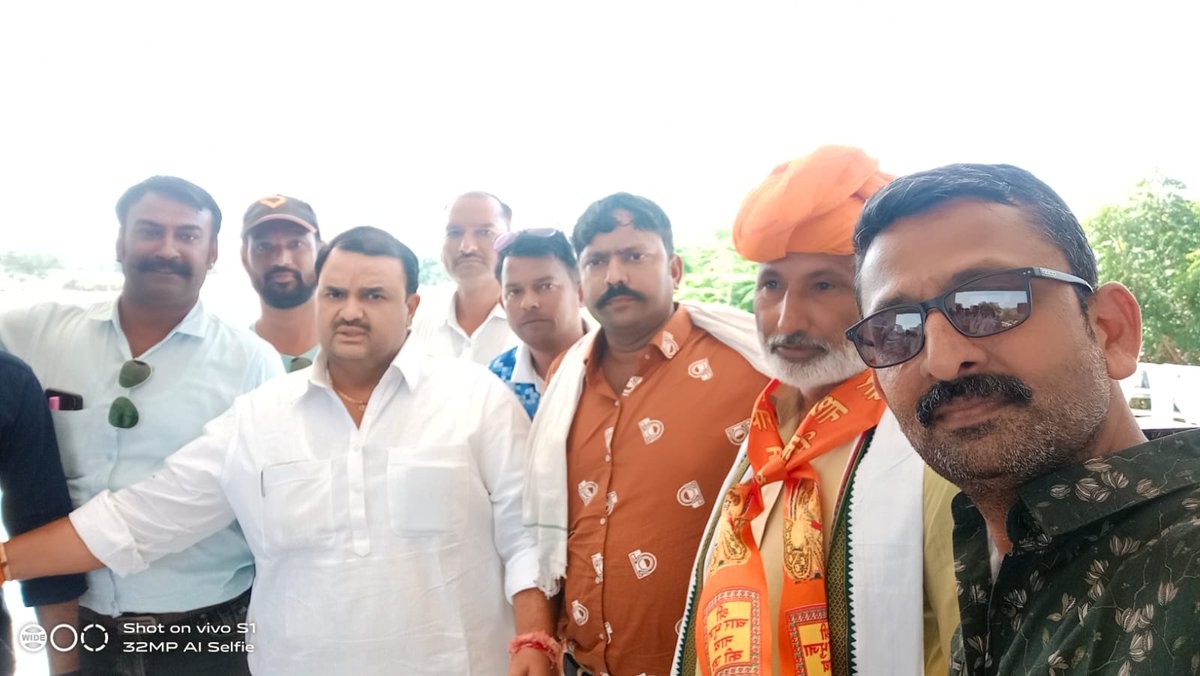 YUVAKARYAKARINI's tweet photo. @dgurjarofficial 
#धीरज_की_गौ_पदयात्रा 
आज प्रदेश भर के ग्राम पंचायत सहायकों ने संयोजक रामजीत् पटेल कोषाध्यक्ष किशोर कुमार यादव एव भीलवाड़ा जिला कार्यकारिणी 
के नेतृत्व में पैदल पदयात्रा मैं शामिल होकर संगठन की आवाज को बुलंद किया।
@ashokgehlot51 
@priyankagandhi 
@RamjeetPatel20 https://t.co/WehLyzoY3d