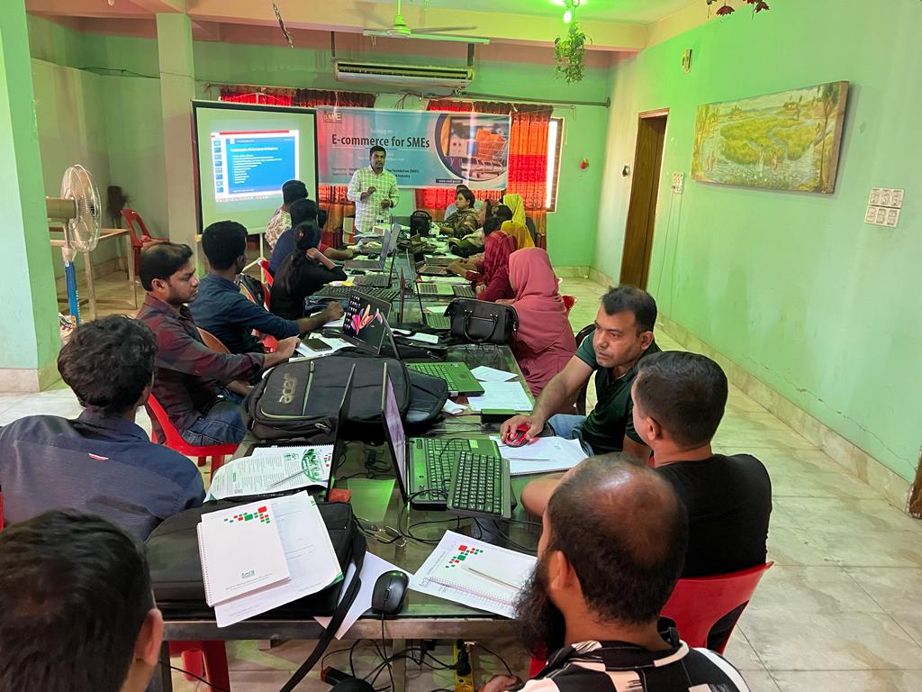 ongsho's tweet photo. Training session of eCommerce for SME 

#ecommerce #smefoundation #socialcommerce #freelancing #outsourcing https://t.co/KIY8b4UcEa
