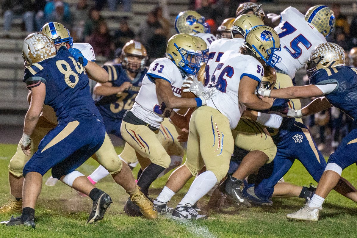 ElkhartNight's tweet photo. Shots from our Lions vs New Prairie.   Set: 4 @coachsaintlouis @ElkhartLionsFB @ElkhartHSSports @Fbtcoach @BallCoachMiller @hockeypimp17 @ElkhartClub #PTP https://t.co/umWv0aWWA2