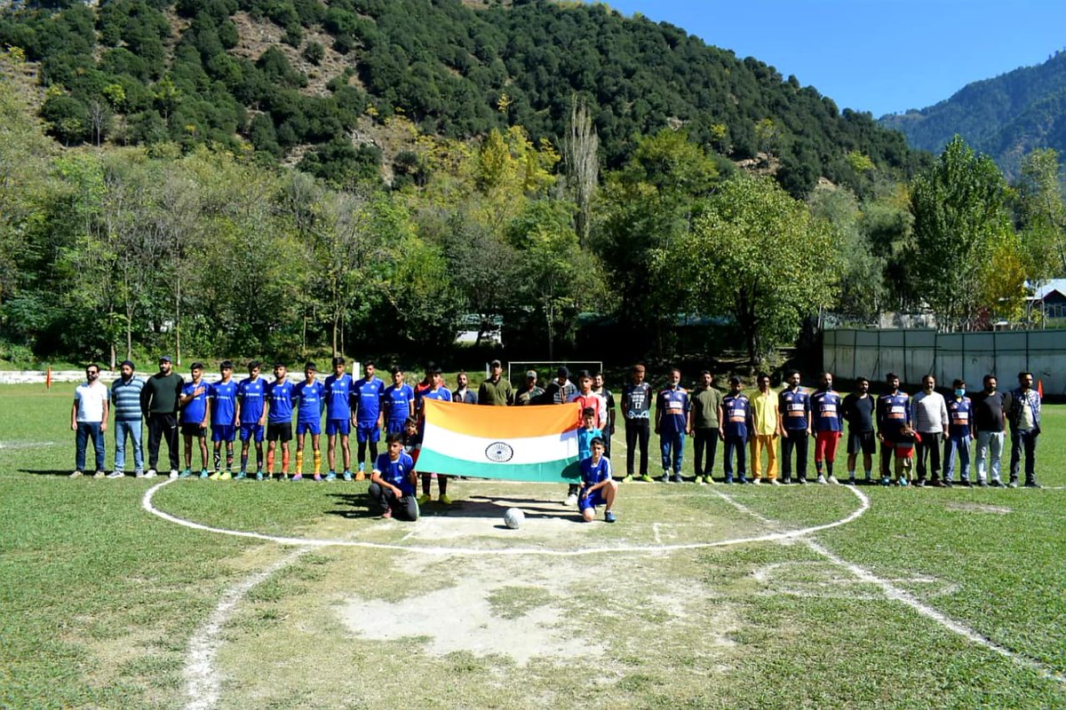 AlamDar1917's tweet photo. GENERAL BIPIN RAWAT FOOTBALL PREMIER LEAGUE

A #football premier league in memory of General Bipin Rawat was inaugurated at Chhamkot. The tournament is being organised by #IndianArmy in collaboration with #Sports Association Karnah.🇮🇳

#Kupwara 
#Kashmir 
#jammukashmir https://t.co/VQUmA5V6zo