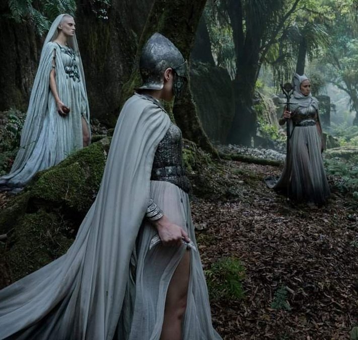 SdA_Brasil's tweet photo. Quando se sentir inútil, lembre desse trio aqui. 👀👀
#OsAneisdePoder #TheRingsOfPower https://t.co/zMttrTvhBi