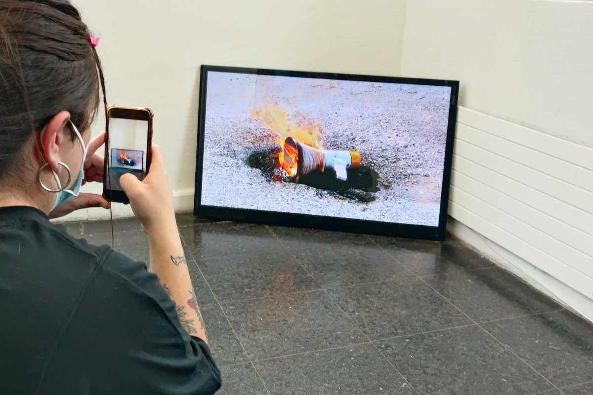 balm_artejoven's tweet photo. 🔥 ¡ÚLTIMO DÍA! 🔥
No te puedes perder la muestra #BalmacedaVisual, que reúne el trabajo de más de 80 artistas nacionales en el @Museo_MAC Quinta Normal.
⏰ Te esperamos hasta las 17:30 horas en 📍 Matucana 464 (Metro QuintaNormal).
🌈 #Arte #Joven #30AñosBAJ 🦋 https://t.co/v4nyjUW1rE
