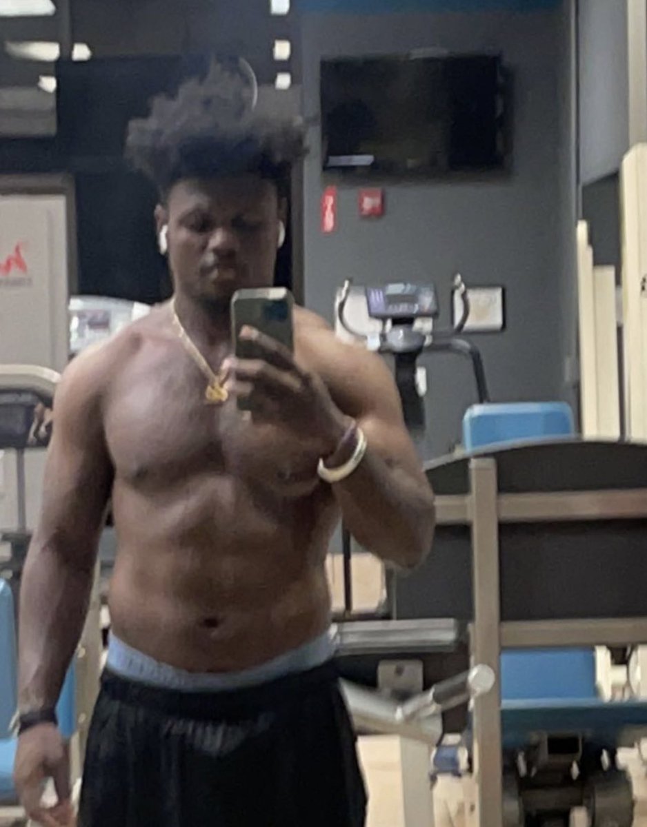 FinleyByron_'s tweet photo. 195LB💪🏽 https://t.co/NWvM6dUPaW