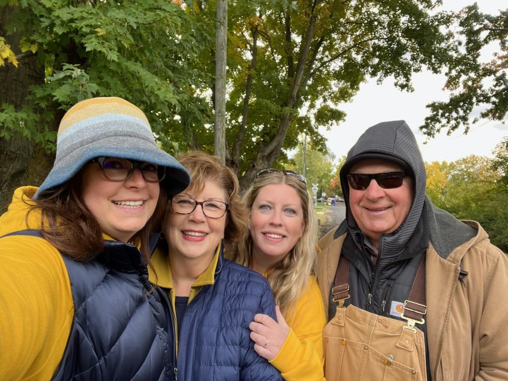KariMcCormick20's tweet photo. See you at the polls Nov 8 💙💛 https://t.co/LcXbXsuNYQ
