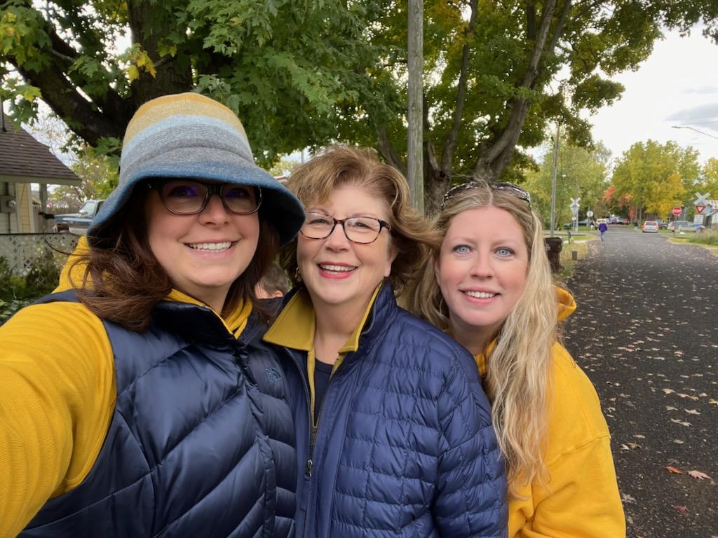 KariMcCormick20's tweet photo. See you at the polls Nov 8 💙💛 https://t.co/LcXbXsuNYQ