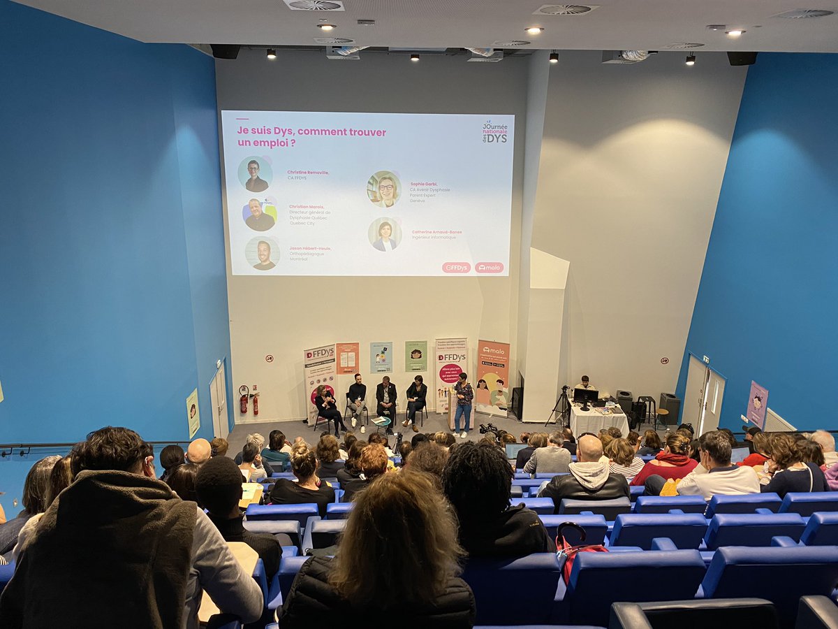 ApedaFrance's tweet photo. À la journée des Dys à Nanterre, « Je suis Dys, comment trouver un emploi » #JNdys2022  #dyslexiamonth @EDAdyslexia https://t.co/oy4nVFyNpE