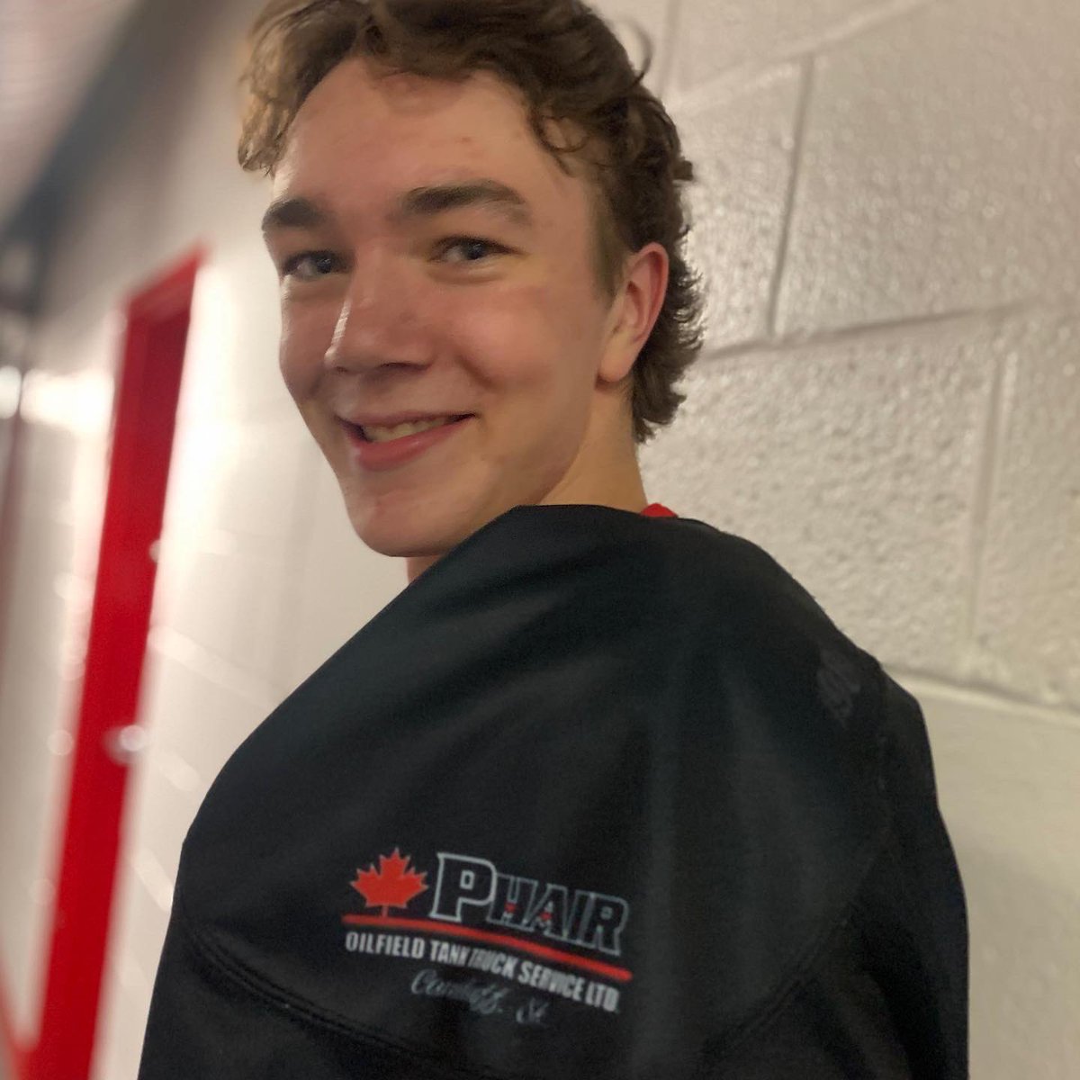 weyburnredwings's tweet photo. Huge shout out to Phair Oilfield Tank Truck Service for sponsoring our sweet new 3rd jersey threads. We appreciate all the support on and off the ice. 

#sjhl #weyburnredwings #gowingsgo #blackjerseys 
#ourteacher https://t.co/YWCv5L6Alb