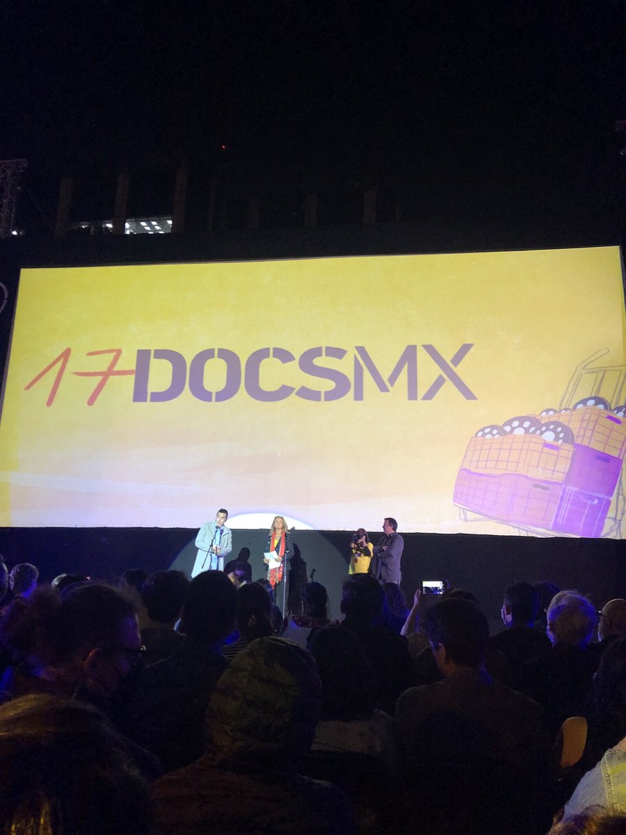 replicafilms's tweet image. Inauguración de DOCSMX! No de pierdan de este gran festival de cine documental.