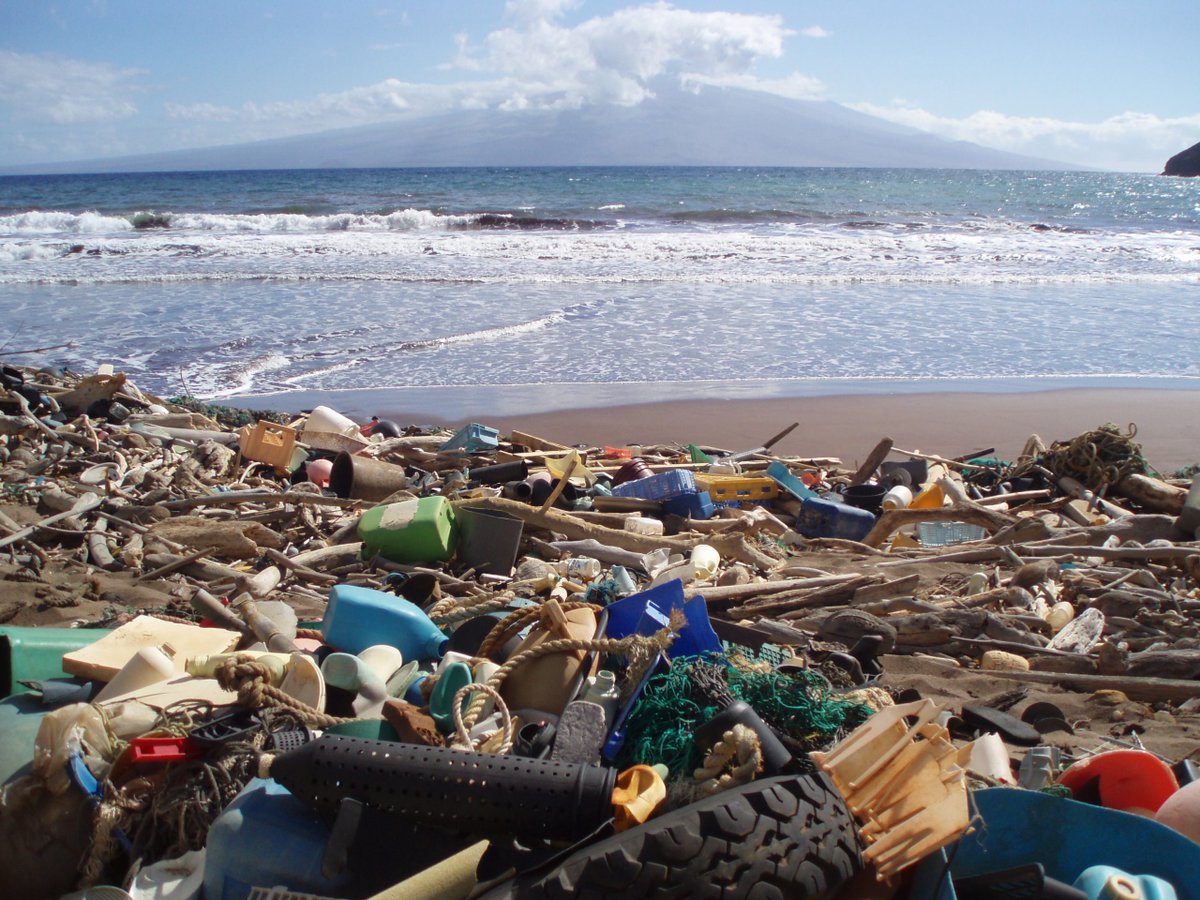 Several organizations are attempting to clean up the water, but solving ocean plastic pollution also requires big changes on land. Most practical way to address plastic pollution, says @columbiaclimate @LamontEarth's Beizhan Yan, is to control its sources. lamont.columbia.edu/news/how-do-we…
