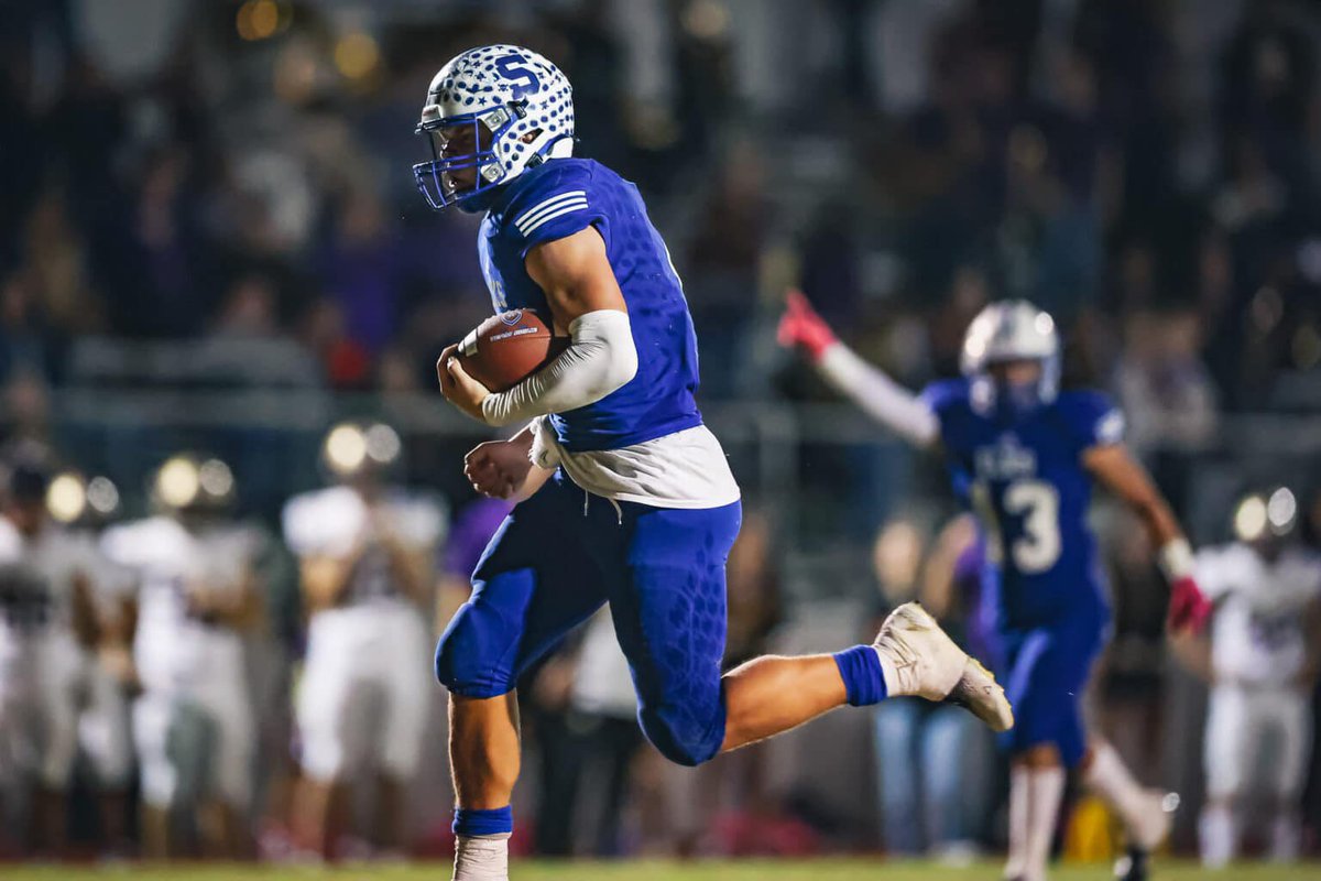 PressPassSports's tweet photo. Stratford outguns Panhandle in a District 1-2A D1 dandy. Here’s the story by @Lee_Passmore .. 📸 @lildaverickson #txhsfb https://t.co/2C7tMulbez https://t.co/SpVaJ3x2xo