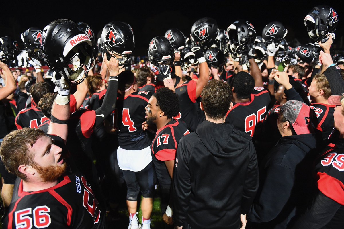 ⏪⏪⏪

Rewind to the last <a href="/Wes_Football/">Wesleyan University Football</a> night game…an epic 20-13 win over Tufts in 2019 where Matt Simco ‘22 scored the game-winning touchdown with 6 seconds left 🤩

We’ll see you out there on Andrus tonight 😜