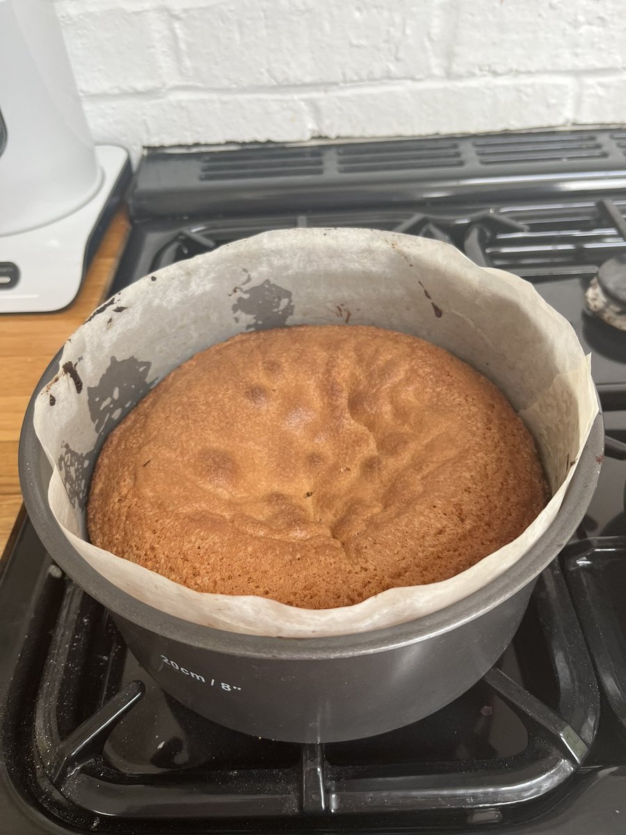 saraktate's tweet photo. #bakingtwitter why do my basic sponges sink in the middle? I think my oven might be too hot. Could that be it? I followed the recipe to the letter 🤯🤷‍♀️ #GBBO  #cakefails https://t.co/igIsL2OMa6