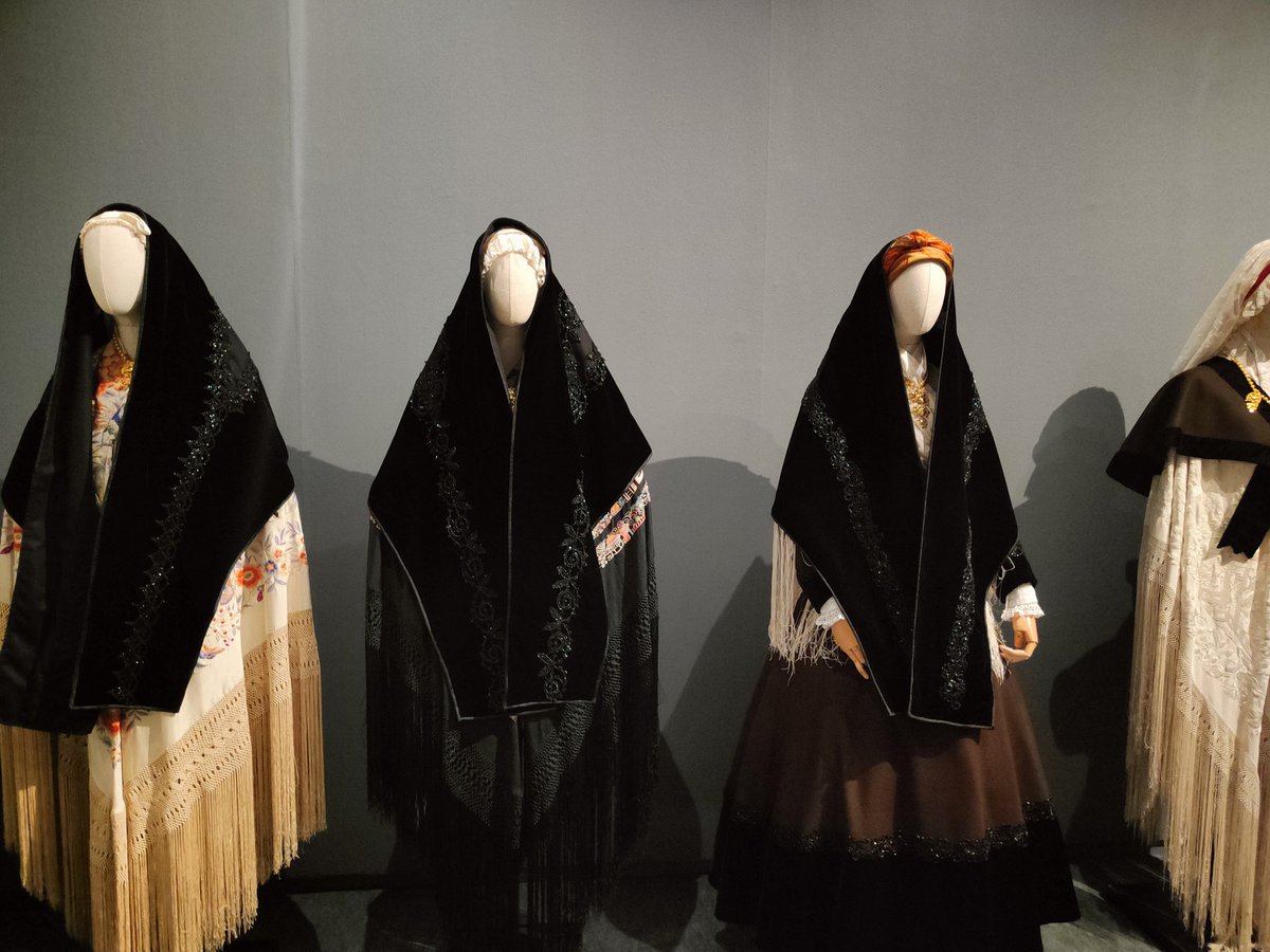 BorxaGC's tweet photo. Se non tedes plan para a fin de semana, visitade a expo da Ruth Matilda no Museo de Pontevedra. É moi moi chula, de balde e remata mañá https://t.co/Ae8TvYllMb