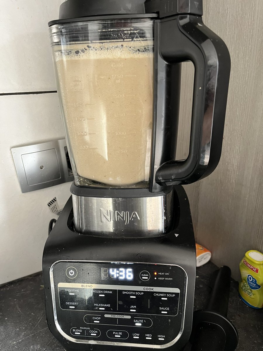 MonicaAnth's tweet photo. Pittige Champignonsoep (met smeerkaas sambal) in de maak met de #Soupmaker.
Stoofpeertjes in de multicooker.
Geen omkijken naar. Lekker met een glaasje port naar #Rugby kijken.
#RLWC21
#gasvrijkoken https://t.co/6B8xX8fwKv