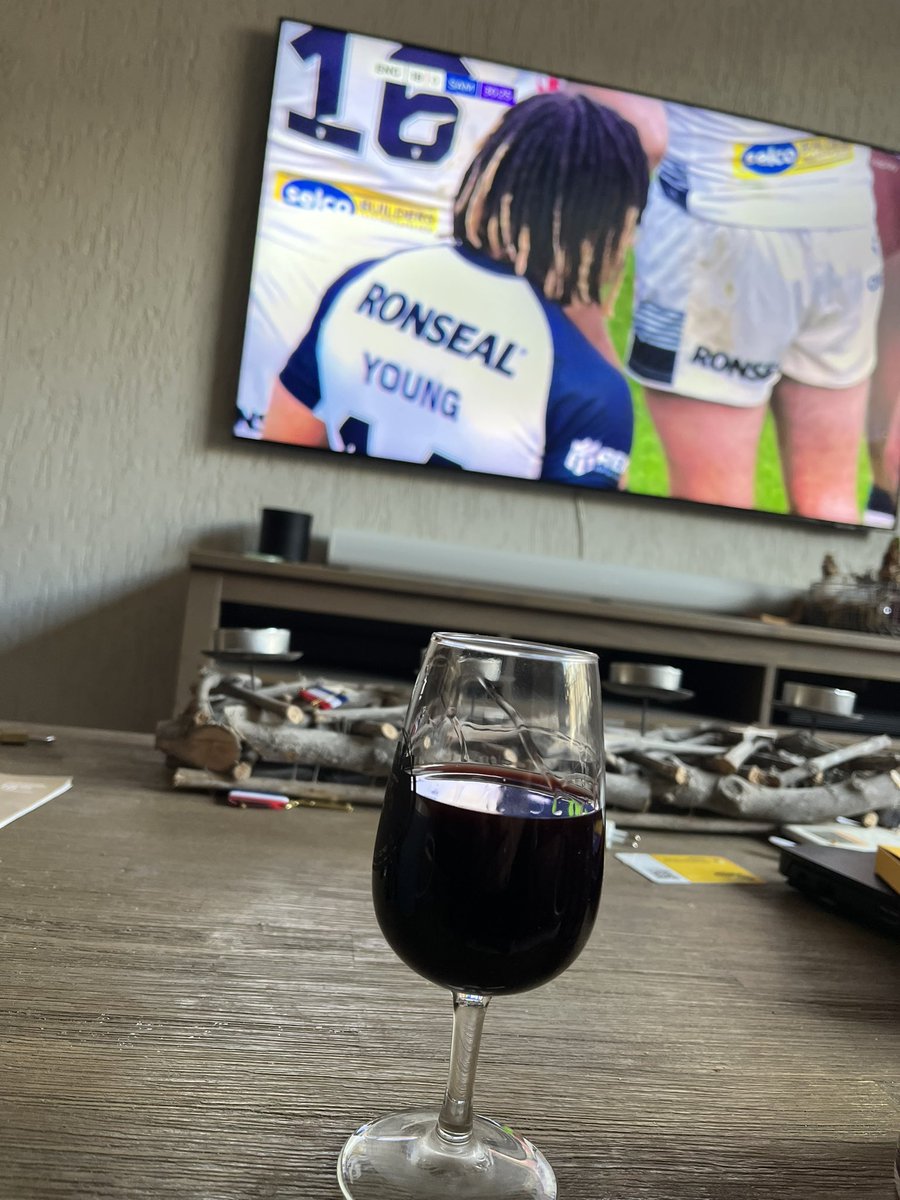 MonicaAnth's tweet photo. Pittige Champignonsoep (met smeerkaas sambal) in de maak met de #Soupmaker.
Stoofpeertjes in de multicooker.
Geen omkijken naar. Lekker met een glaasje port naar #Rugby kijken.
#RLWC21
#gasvrijkoken https://t.co/6B8xX8fwKv