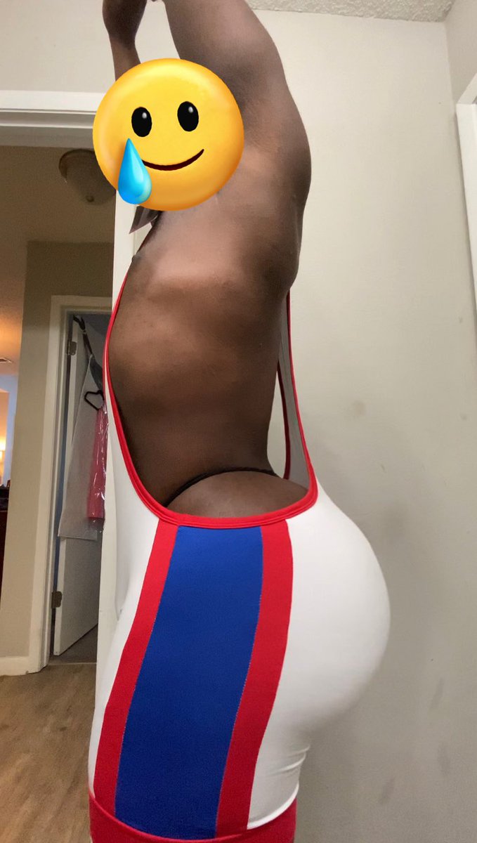 MyLifeAsCameron's tweet photo. well this costume was a flop 🤼‍♂️🚫👻 https://t.co/tO364osuHF