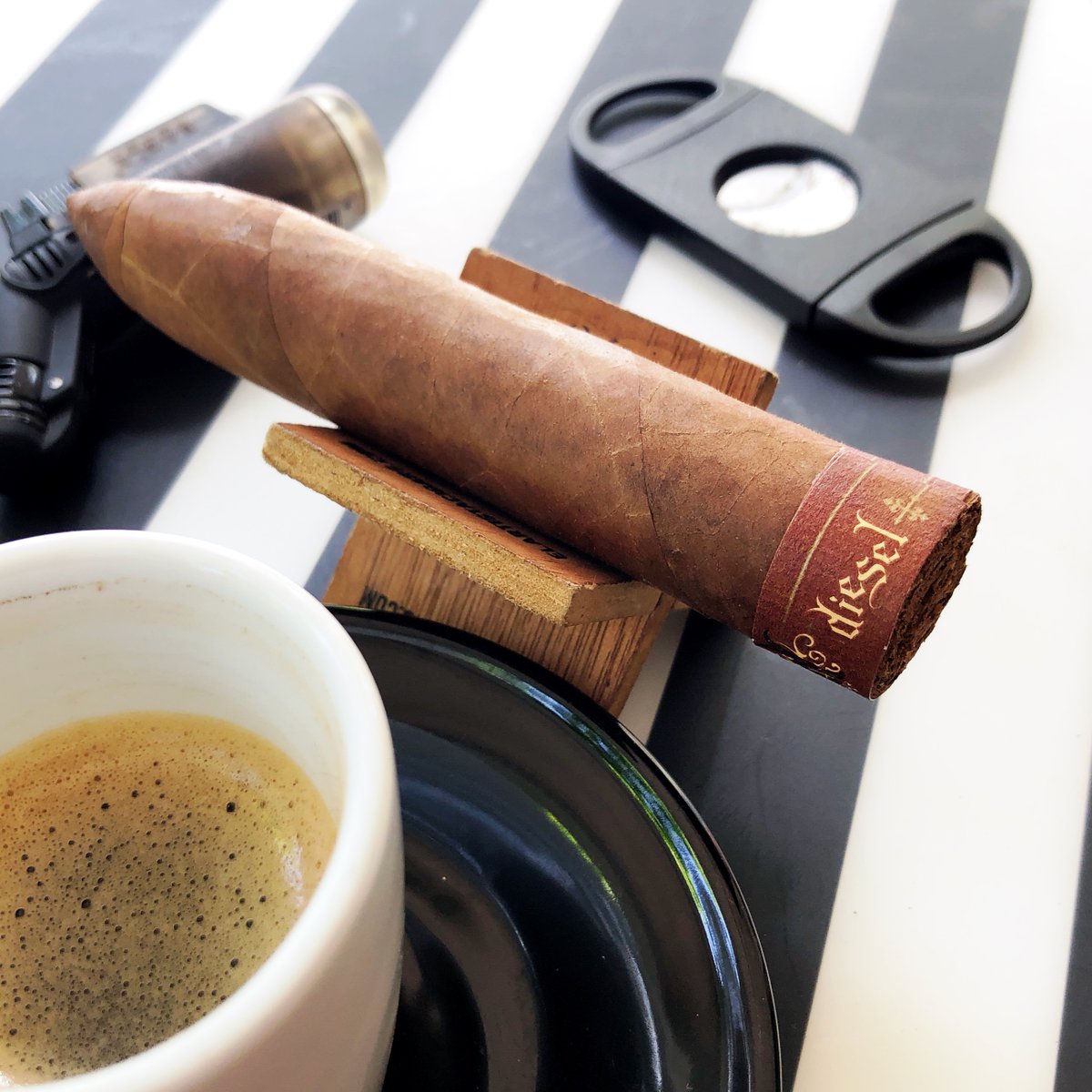 Mautiatibuel's tweet photo. Cafecito con un Diesel Unlimited belicoso! #CigarScanner #DieselUnlimited #PurosAmigosRD - Buen día y Feliz Sábado https://t.co/oSryQnTYkE