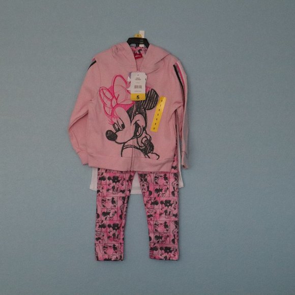 charmed1012's tweet photo. So good I had to share! Check out all the items I'm loving on @Poshmarkapp from @gkpang22 #poshmark #fashion #style #shopmycloset #disneyjunior #nfl #fadedglory: https://t.co/ARAtmpG8kg https://t.co/SLX0SfEIw8