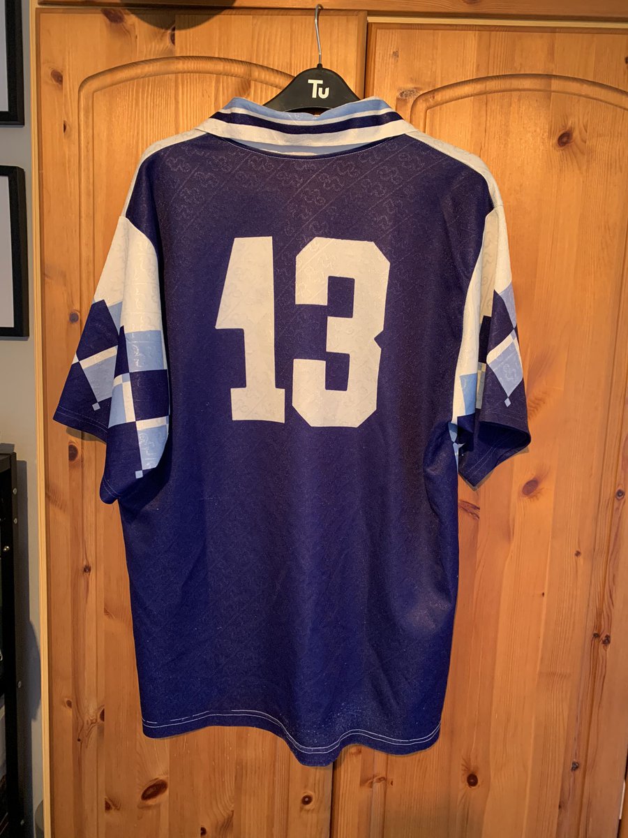 elliott100702's tweet photo. Pescara Away 92-94?

Good condition but has a fair amount of fair to sponsor. Sublimated 13 at the back. 

Size L

£95 https://t.co/XD7RUmlwvs
