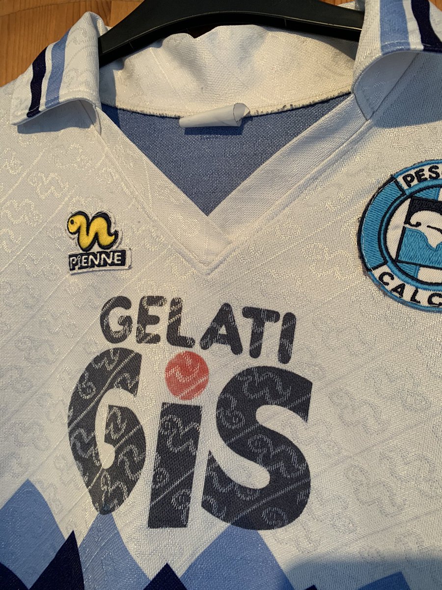 elliott100702's tweet photo. Pescara Away 92-94?

Good condition but has a fair amount of fair to sponsor. Sublimated 13 at the back. 

Size L

£95 https://t.co/XD7RUmlwvs