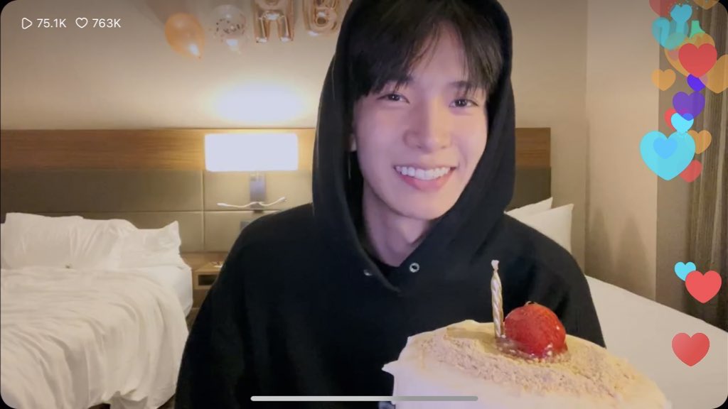 yangtaekwon's tweet photo. 🎂 HAPPY ETHAN DAY 🎂
스물두 번째 찬란한 청춘의 한 페이지를
행복으로 가득 채우길 응원해❣️Bambi’s day!! 

Happy birthday to the stellar ace, Lee Heeseung 🥺🎂❤️

#HAPPY_HEESEUNG_DAY
#CenterOfOurUniverseHeeseung
 #사랑하는_희승아_너를위한_10월이야 
@ENHYPEN_members @ENHYPEN https://t.co/AxSBorEqrX