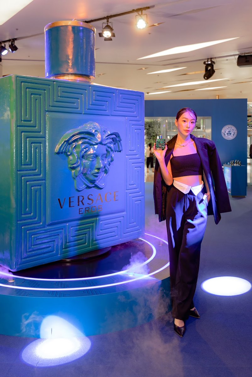 typecastagency's tweet photo. อาหลี @auttharinya ในงาน “VERSACE EROS POP-UP” ที่ Siam Paragon เมื่อวานที่ผ่านมา✨
#VersaceParfums #VersaceEros #VersaceErosTH #BeautyHallThailand
#อาหลีอัฐริญญา #AleeAuttharinya #TypecastAgency https://t.co/XcJeMIRBHS