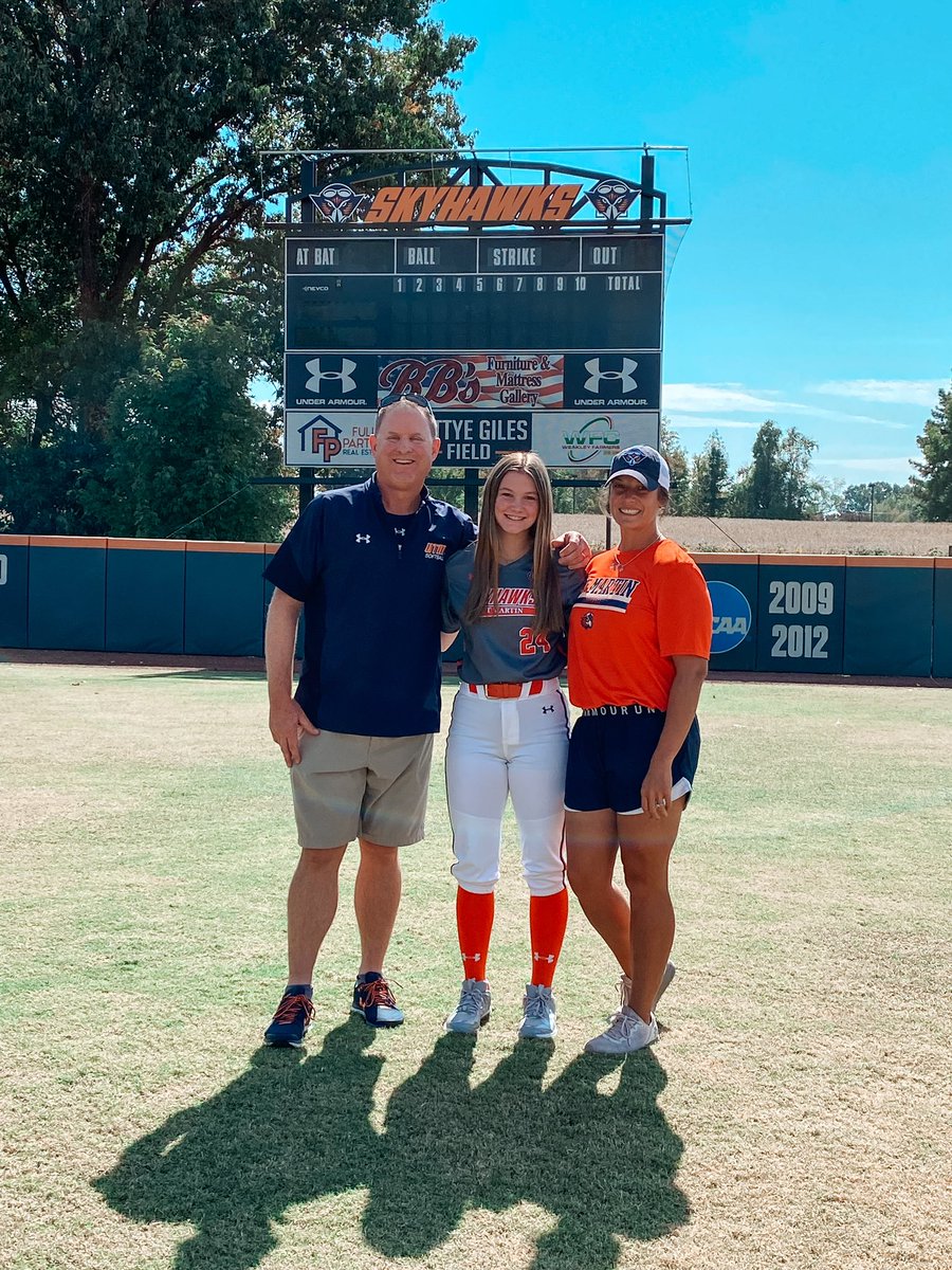 Kaelyn_Jones46's tweet photo. I am really excited to announce I have committed to UT Martin!!🧡🤍 @HselleHighSball @AFirecrackers05 @ChelseaEFarmer @bdunn6466 @UTMSoftball https://t.co/pU9fLRealy