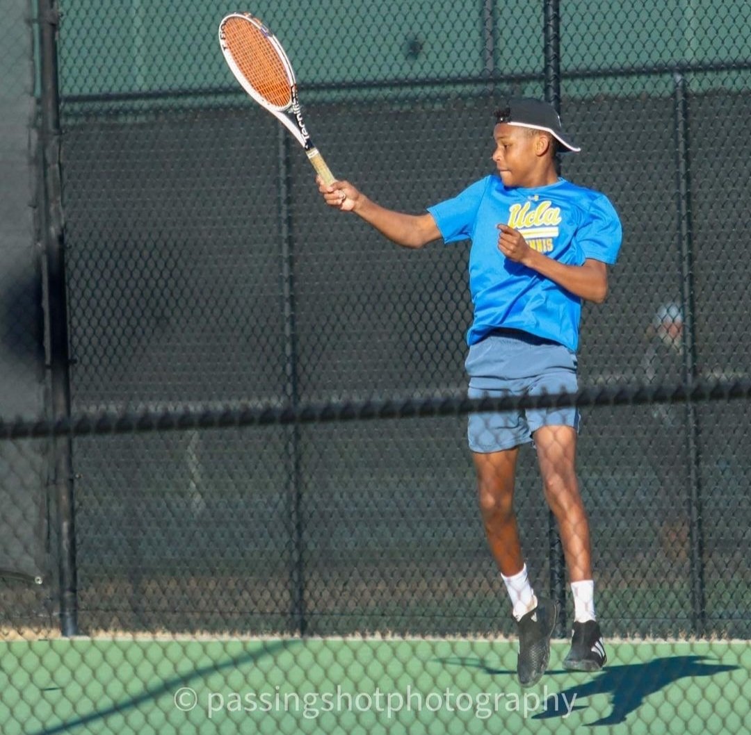ParsaBombs's tweet photo. Blue-chip recruit Matt Forbes (UTR 12.45 / #12 in the class of 2024 / #2 in North Carolina @TennisRecNet) has verbally committed to @CarolinaTennis. In 16s doubles, won a gold ball at @EasterBowl and a bronze ball at @USTABoys. Older sister @AbbFor plays for @UNC_wtennis. https://t.co/Nq9oLtZqjm