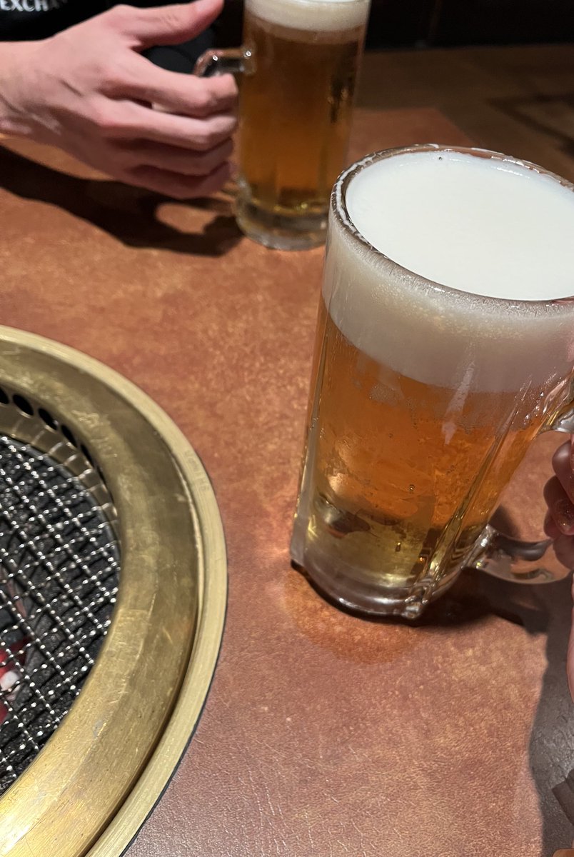rika3_enjoy's tweet photo. こちらのビールの大きさが
遠近法ルールを超えているのを
皆様お気づきでしょうか……w https://t.co/Z0YIEflCMd