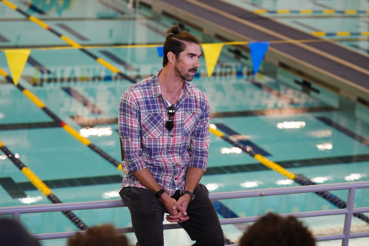 umichswimdive's tweet photo. We had a special guest stop by yesterday! Thanks for talking with us @MichaelPhelps! Stop by anytime!

#GoBlue 〽️ https://t.co/rZLJqcOvhJ