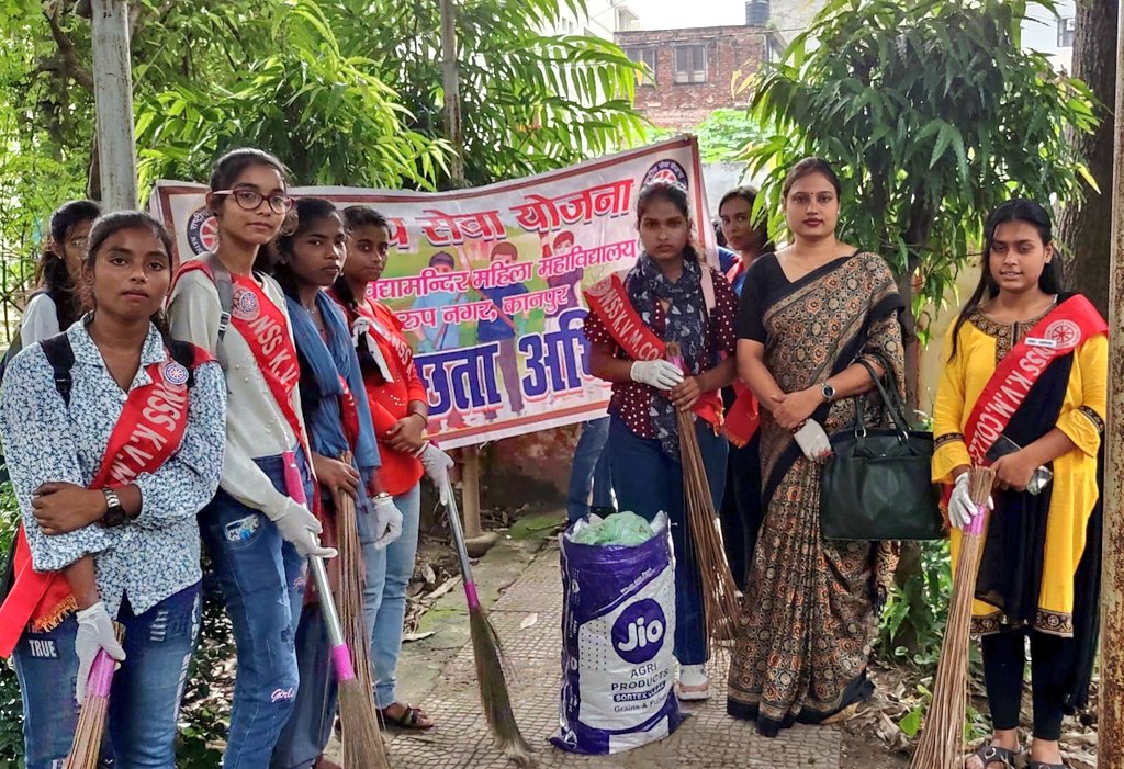 _NSSIndia's tweet photo. आज दिनांक 15 अक्टूबर 2022 को 'स्वच्छ भारत मिशन 2.0' के अंतर्गत कानपुर विद्या मंदिर महिला महाविद्यालय, कानपुर की राष्ट्रीय सेवा योजना इकाई के द्वारा महाविद्यालय के सामने स्थित पार्क की साफ सफाई की गई।
@YASMinistry
#SwachhBharat2022
Read full post here 👇🔗https://t.co/TiIzV5jUho https://t.co/cFWcNsIscf