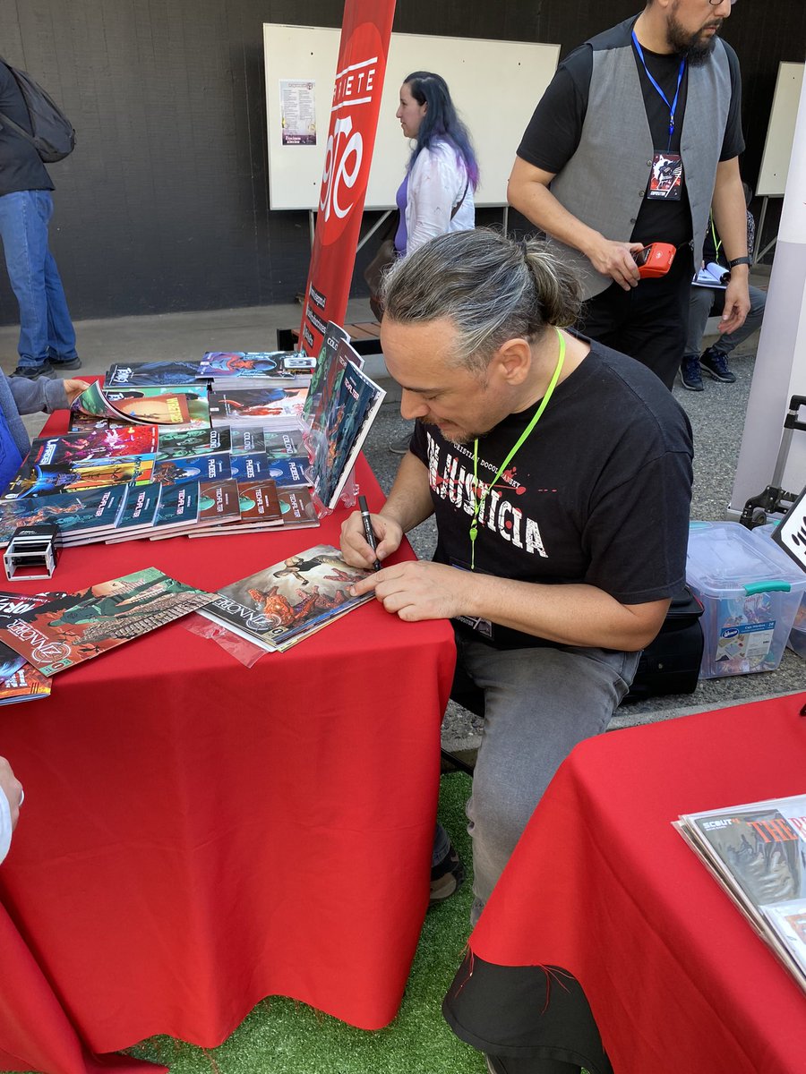 SantotomasSJ's tweet photo. Ya comenzamos a vivir el FIC Santiago 2022 en nuestra sede Santo Tomás San Joaquín la entrada es liberada y puedes ver charlas, stand de cómics y otras actividades! 💥@UST_Santiago @FICSantiago https://t.co/MQOGmvSVmh