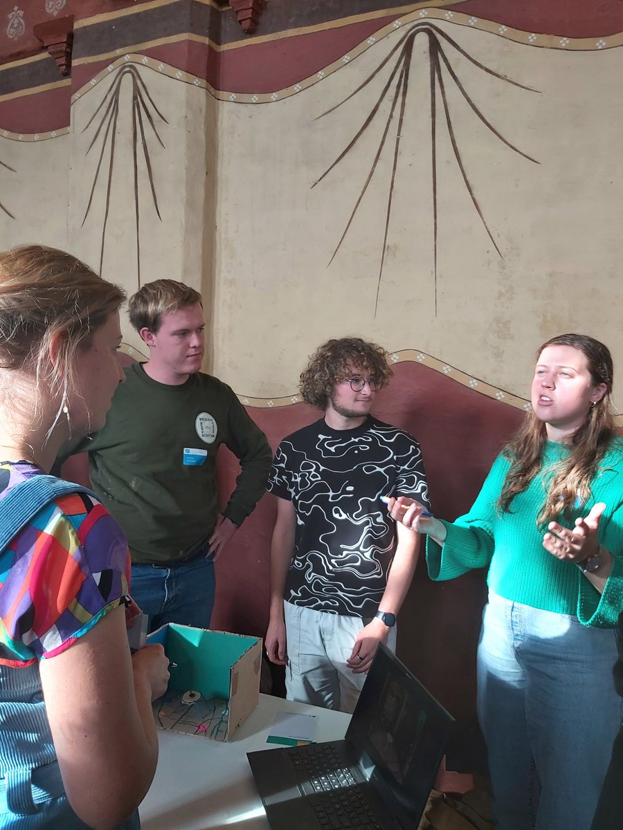 coghent's tweet photo. The pitching has begun... Met volle aandacht vellen de juryleden hun oordeel over de interessante pitches met een bijhorend bezoekje aan de marktplaats waar de teams hun ideeën verder voorstellen. #opencultuurhackathon https://t.co/OUVQL2VEV4