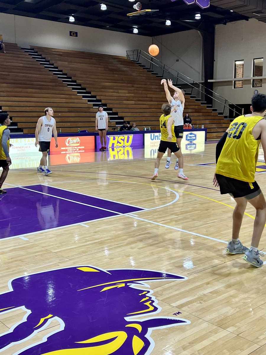 HSUMBB's tweet photo. While you were 😴 for the second straight year, your Cowboys completed their first practice of the season at MIDNIGHT ‼️

Check out some 📸 from this mornings practice! ⬇️

#JustUs 🤠🏀 https://t.co/AtYVNvXsAI