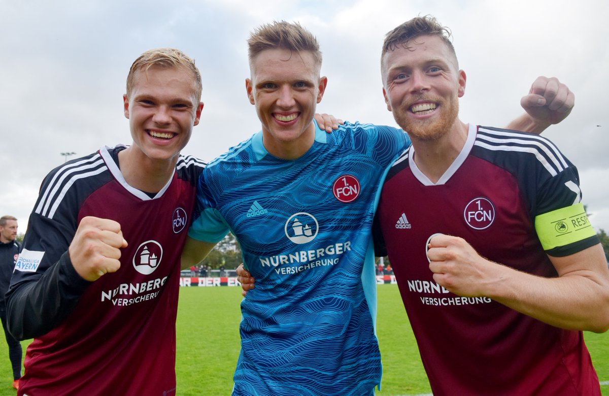 1_fc_nuernberg's tweet photo. Spitzenspiele kann die U23. Nach dem 1:1 gegen Haching und dem 2:0 gegen Würzburg gabs jetzt das 1:0 gegen Burghausen - inklusive Jubel nach dem Spiel! #fcn #fcnnlz https://t.co/L97LFe4iiJ https://t.co/6s4yBObEw3