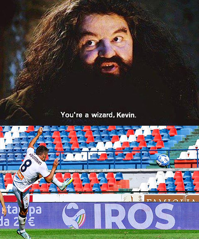 GenoaCFC's tweet photo. I’m a what? 🪄⚽️🔴🔵

🧙‍♂️ @Kevin_strootman https://t.co/3mna6uLZdA