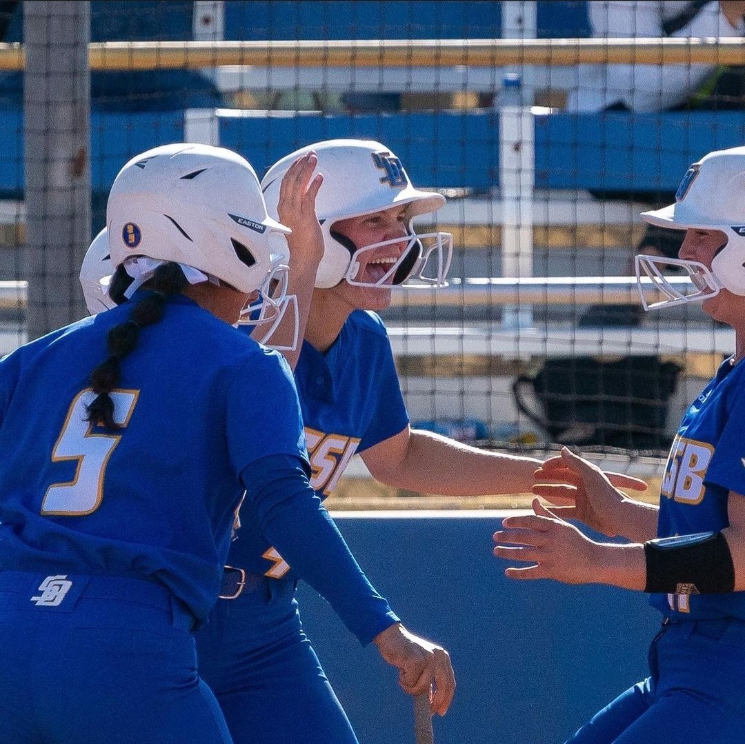 Amy_Hayes22's tweet photo. 1st day of Fall Recruiting! So excited to find the future ballers & scholars for @UCSBSoftball #letsgochos https://t.co/mG9lOlECTr
