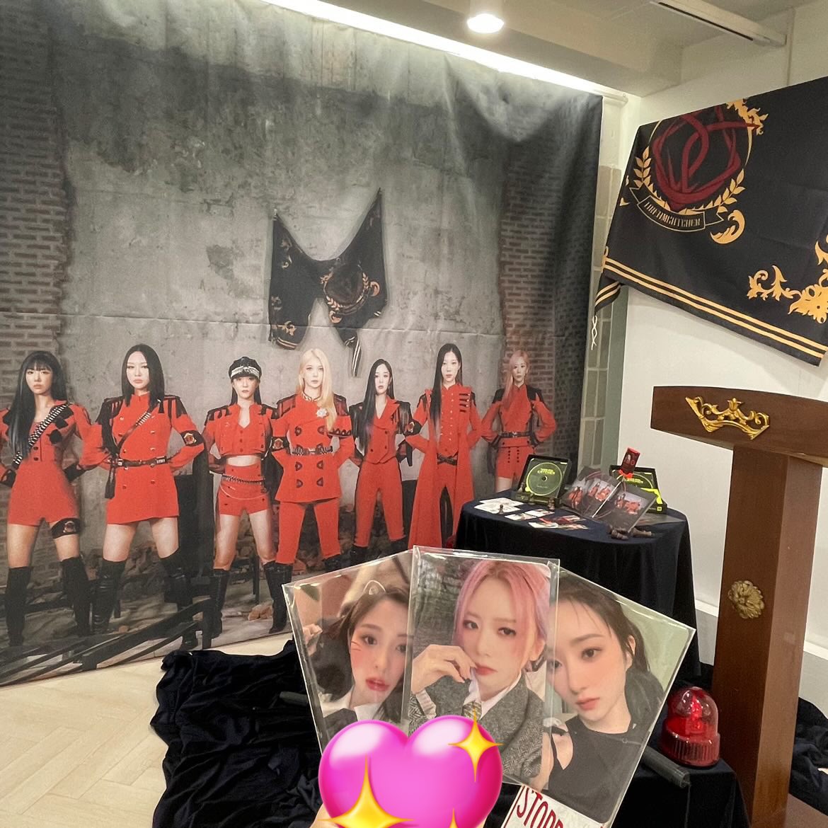 831x1O_'s tweet photo. #VISION_OF_DREAMCATCHER
#DREAMCATCHER #드림캐쳐 #EVERLINE #에버라인
에버라인 드림캐쳐 팝업스토어 다녀왔어요(•̀ᴗ•́)و ̑̑ 
너무 멋있게 꾸며져 있는 거 아닌가요!!
첫 럭드만에 지유언니가 나와줬답니다🫶🏻
도장들도 너무 귀여워요!! 덕분에 행복한 시간 보냈어요❤️ https://t.co/3acwDnMEPJ