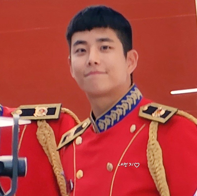 myungjuni5959's tweet image. 놓치지 않을 꼬에여😍
눈에 담구 가슴 깊이 세기구 
머릿 속에 저장하구

입꾹이 한거 환한 미소 날려 준거
잊지 않구 엠고플 때  꺼내 볼게💕

오늘도 우리쭈니 덕분에 마니 행복했어🥰 고마워🙏❤️

#육군사관학교 #육사군악대 #김명준 
#아스트로 #엠제이 #MJ