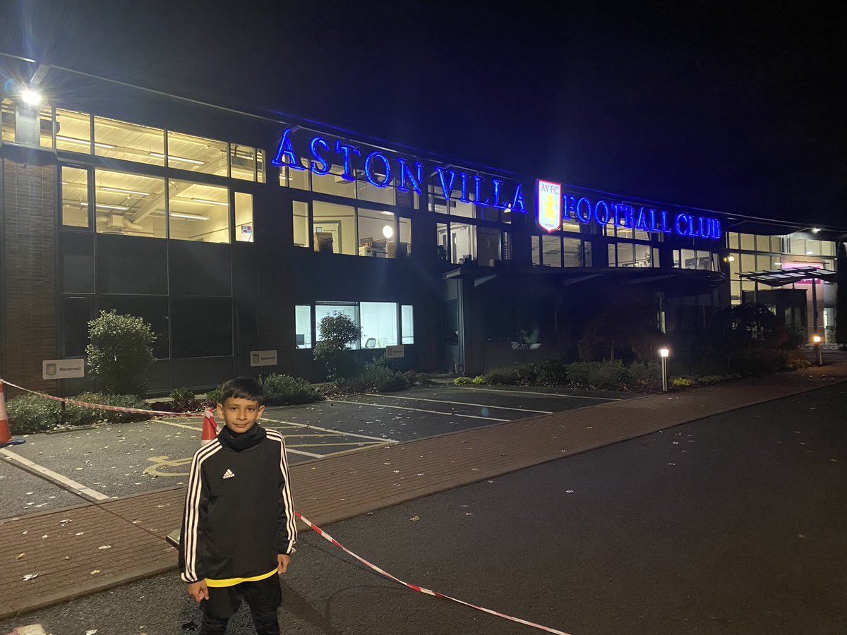 n3efy's tweet photo. Well done little man playing up with the 11s last night. Great experience and opportunities to keep developing 🦁 #utv #astonvilla #training #subz https://t.co/r6xTtjG7VY